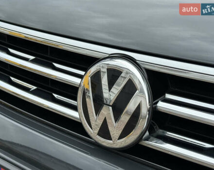 Серый Фольксваген Тигуан, объемом двигателя 2 л и пробегом 143 тыс. км за 29500 $, фото 18 на Automoto.ua