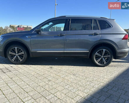 Серый Фольксваген Тигуан, объемом двигателя 2 л и пробегом 212 тыс. км за 26500 $, фото 1 на Automoto.ua