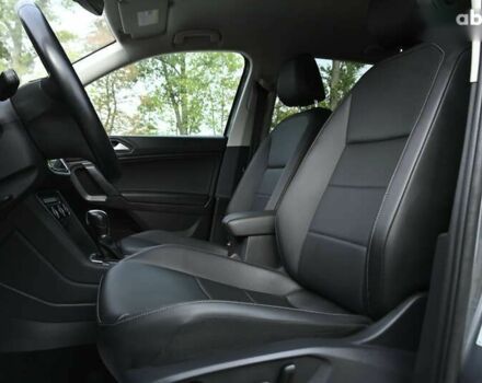 Сірий Фольксваген Тігуан, об'ємом двигуна 2 л та пробігом 63 тис. км за 19950 $, фото 19 на Automoto.ua