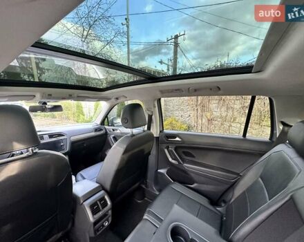 Сірий Фольксваген Тігуан, об'ємом двигуна 2 л та пробігом 84 тис. км за 18500 $, фото 4 на Automoto.ua