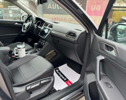 Серый Фольксваген Тигуан, объемом двигателя 2 л и пробегом 80 тыс. км за 20690 $, фото 16 на Automoto.ua