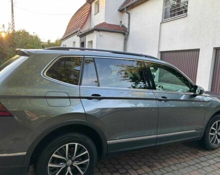 Серый Фольксваген Тигуан, объемом двигателя 2 л и пробегом 96 тыс. км за 10000 $, фото 4 на Automoto.ua