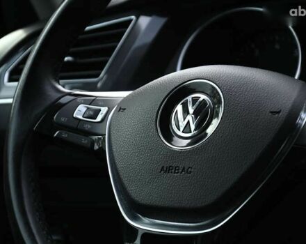 Сірий Фольксваген Тігуан, об'ємом двигуна 2 л та пробігом 63 тис. км за 19950 $, фото 29 на Automoto.ua