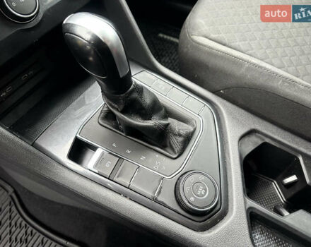 Серый Фольксваген Тигуан, объемом двигателя 2 л и пробегом 208 тыс. км за 12999 $, фото 8 на Automoto.ua