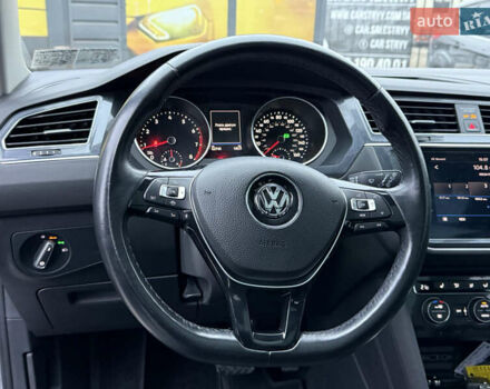 Сірий Фольксваген Тігуан, об'ємом двигуна 2 л та пробігом 62 тис. км за 21500 $, фото 48 на Automoto.ua