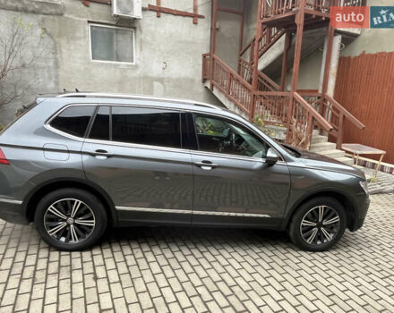 Серый Фольксваген Тигуан, объемом двигателя 2 л и пробегом 135 тыс. км за 18900 $, фото 4 на Automoto.ua