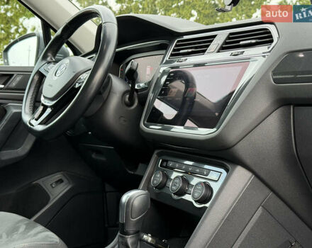 Серый Фольксваген Тигуан, объемом двигателя 2 л и пробегом 241 тыс. км за 26999 $, фото 52 на Automoto.ua