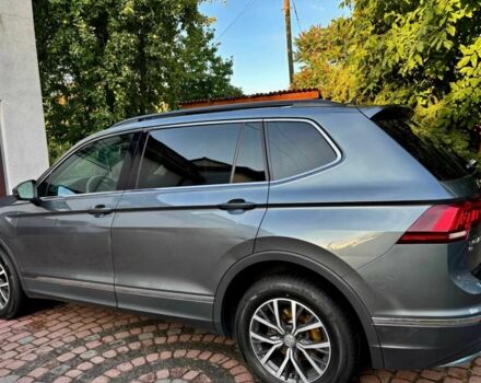 Серый Фольксваген Тигуан, объемом двигателя 2 л и пробегом 96 тыс. км за 10000 $, фото 2 на Automoto.ua