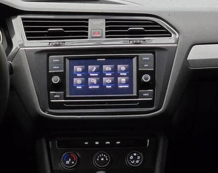 Серый Фольксваген Тигуан, объемом двигателя 2 л и пробегом 186 тыс. км за 14849 $, фото 32 на Automoto.ua