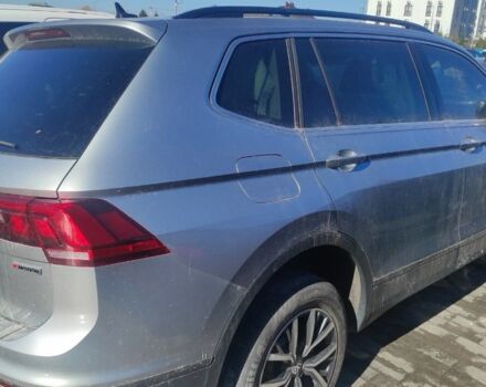 Сірий Фольксваген Тігуан, об'ємом двигуна 2 л та пробігом 108 тис. км за 8400 $, фото 3 на Automoto.ua