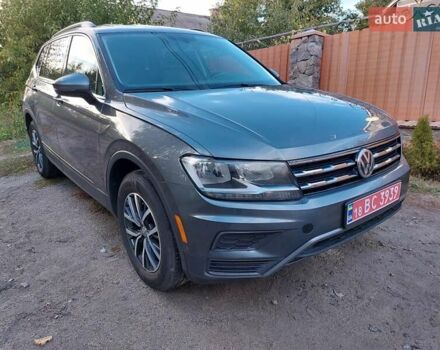 Сірий Фольксваген Тігуан, об'ємом двигуна 0 л та пробігом 251 тис. км за 17000 $, фото 2 на Automoto.ua