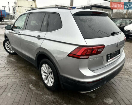 Серый Фольксваген Тигуан, объемом двигателя 2 л и пробегом 208 тыс. км за 12999 $, фото 2 на Automoto.ua