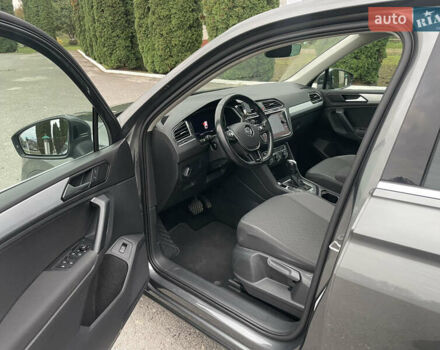 Серый Фольксваген Тигуан, объемом двигателя 1.97 л и пробегом 195 тыс. км за 28000 $, фото 8 на Automoto.ua