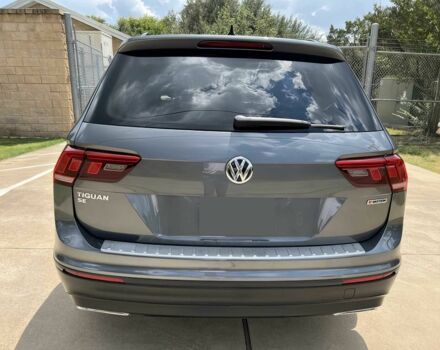 Серый Фольксваген Тигуан, объемом двигателя 2 л и пробегом 38 тыс. км за 10400 $, фото 5 на Automoto.ua