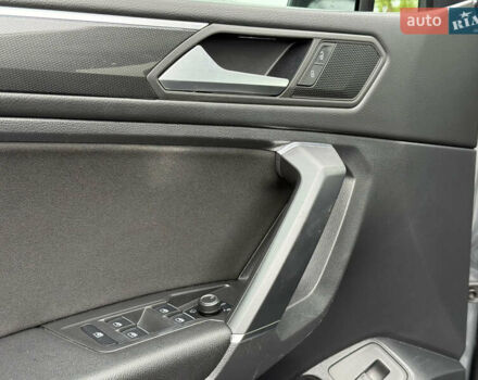 Серый Фольксваген Тигуан, объемом двигателя 2 л и пробегом 241 тыс. км за 26999 $, фото 76 на Automoto.ua