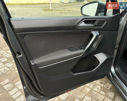 Серый Фольксваген Тигуан, объемом двигателя 2 л и пробегом 190 тыс. км за 15950 $, фото 39 на Automoto.ua