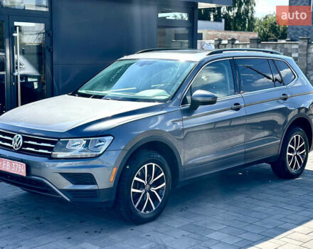 Сірий Фольксваген Тігуан, об'ємом двигуна 2 л та пробігом 122 тис. км за 17488 $, фото 1 на Automoto.ua