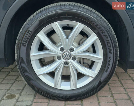 Серый Фольксваген Тигуан, объемом двигателя 2 л и пробегом 143 тыс. км за 29500 $, фото 20 на Automoto.ua