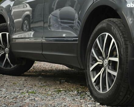 Сірий Фольксваген Тігуан, об'ємом двигуна 2 л та пробігом 63 тис. км за 19950 $, фото 12 на Automoto.ua