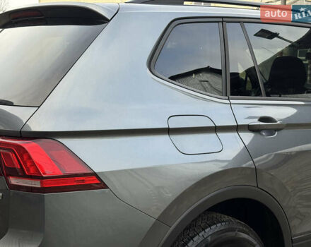 Серый Фольксваген Тигуан, объемом двигателя 2 л и пробегом 190 тыс. км за 15950 $, фото 34 на Automoto.ua
