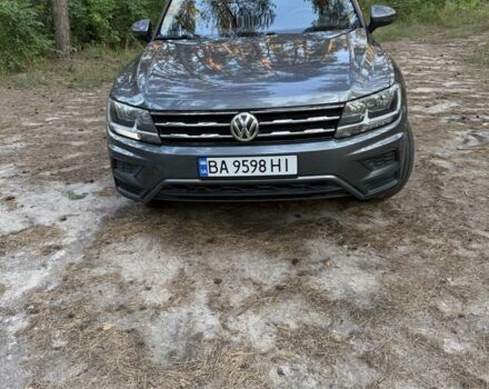Сірий Фольксваген Тігуан, об'ємом двигуна 2 л та пробігом 105 тис. км за 18900 $, фото 2 на Automoto.ua
