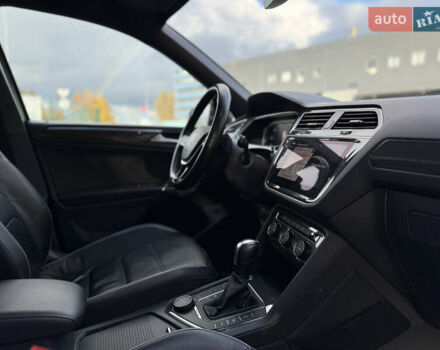 Серый Фольксваген Тигуан, объемом двигателя 2 л и пробегом 295 тыс. км за 25900 $, фото 10 на Automoto.ua