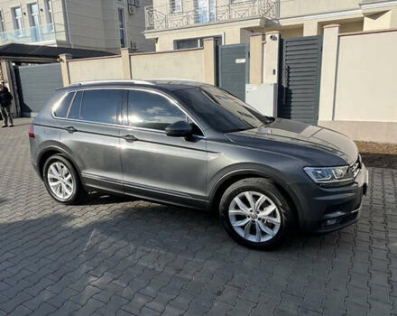 Серый Фольксваген Тигуан, объемом двигателя 1.98 л и пробегом 70 тыс. км за 26000 $, фото 2 на Automoto.ua
