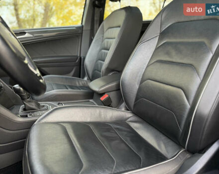 Серый Фольксваген Тигуан, объемом двигателя 2 л и пробегом 295 тыс. км за 25900 $, фото 12 на Automoto.ua