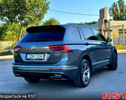 Серый Фольксваген Тигуан, объемом двигателя 2 л и пробегом 237 тыс. км за 28950 $, фото 3 на Automoto.ua