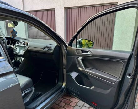 Серый Фольксваген Тигуан, объемом двигателя 2 л и пробегом 96 тыс. км за 10000 $, фото 9 на Automoto.ua