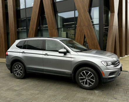 Сірий Фольксваген Тігуан, об'ємом двигуна 2 л та пробігом 195 тис. км за 16200 $, фото 3 на Automoto.ua