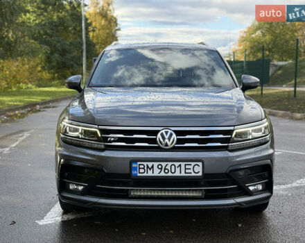 Серый Фольксваген Тигуан, объемом двигателя 2 л и пробегом 295 тыс. км за 25900 $, фото 1 на Automoto.ua