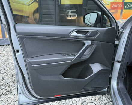 Сірий Фольксваген Тігуан, об'ємом двигуна 2 л та пробігом 62 тис. км за 21500 $, фото 46 на Automoto.ua