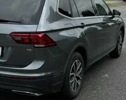 Серый Фольксваген Тигуан, объемом двигателя 2 л и пробегом 130 тыс. км за 14500 $, фото 2 на Automoto.ua