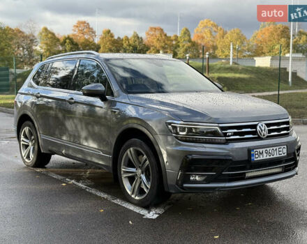 Серый Фольксваген Тигуан, объемом двигателя 2 л и пробегом 295 тыс. км за 25900 $, фото 2 на Automoto.ua
