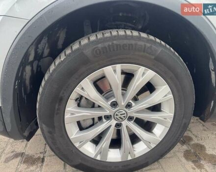 Сірий Фольксваген Тігуан, об'ємом двигуна 1.98 л та пробігом 171 тис. км за 20500 $, фото 29 на Automoto.ua