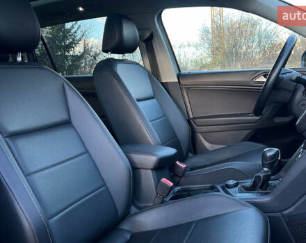 Серый Фольксваген Тигуан, объемом двигателя 1.98 л и пробегом 91 тыс. км за 21500 $, фото 19 на Automoto.ua