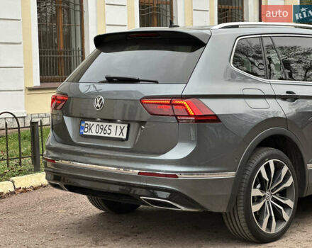 Серый Фольксваген Тигуан, объемом двигателя 1.97 л и пробегом 230 тыс. км за 27100 $, фото 9 на Automoto.ua