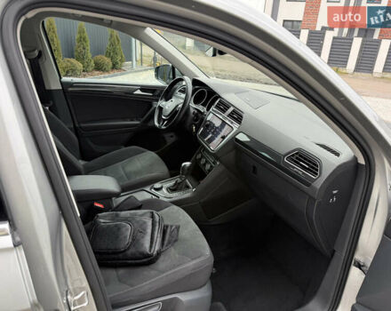 Серый Фольксваген Тигуан, объемом двигателя 2 л и пробегом 87 тыс. км за 23900 $, фото 88 на Automoto.ua