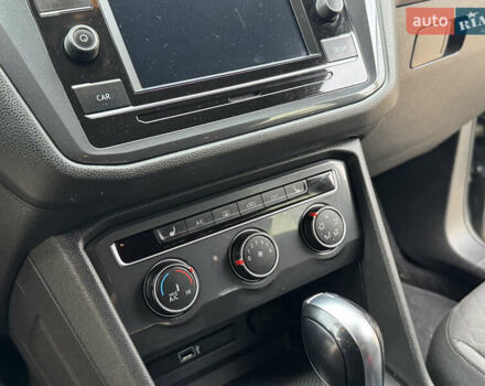 Серый Фольксваген Тигуан, объемом двигателя 2 л и пробегом 190 тыс. км за 15950 $, фото 44 на Automoto.ua