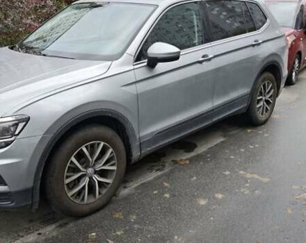 Серый Фольксваген Тигуан, объемом двигателя 1.98 л и пробегом 99 тыс. км за 20800 $, фото 4 на Automoto.ua