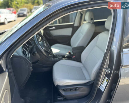 Сірий Фольксваген Тігуан, об'ємом двигуна 2 л та пробігом 122 тис. км за 17488 $, фото 13 на Automoto.ua