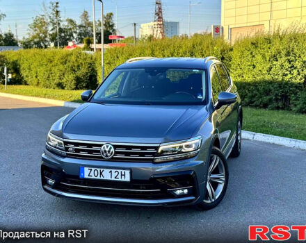 Серый Фольксваген Тигуан, объемом двигателя 2 л и пробегом 237 тыс. км за 28950 $, фото 1 на Automoto.ua