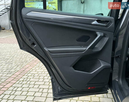 Серый Фольксваген Тигуан, объемом двигателя 2 л и пробегом 143 тыс. км за 29500 $, фото 68 на Automoto.ua