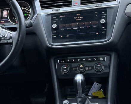 Сірий Фольксваген Тігуан, об'ємом двигуна 2 л та пробігом 62 тис. км за 21500 $, фото 37 на Automoto.ua