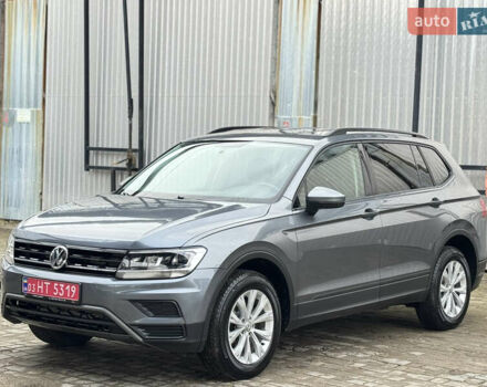 Серый Фольксваген Тигуан, объемом двигателя 2 л и пробегом 190 тыс. км за 15950 $, фото 4 на Automoto.ua