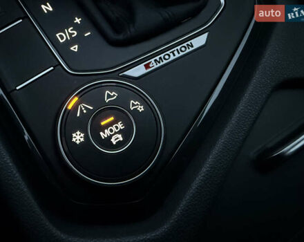 Серый Фольксваген Тигуан, объемом двигателя 2 л и пробегом 143 тыс. км за 29500 $, фото 58 на Automoto.ua