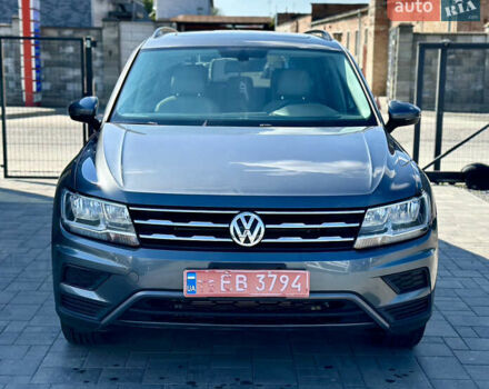 Сірий Фольксваген Тігуан, об'ємом двигуна 2 л та пробігом 122 тис. км за 17488 $, фото 2 на Automoto.ua