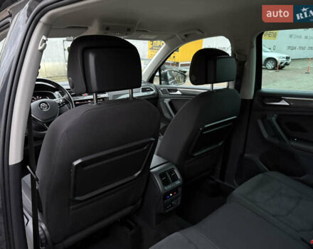 Серый Фольксваген Тигуан, объемом двигателя 2 л и пробегом 143 тыс. км за 29500 $, фото 36 на Automoto.ua