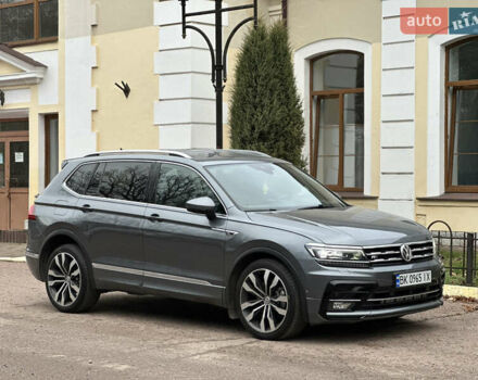 Серый Фольксваген Тигуан, объемом двигателя 1.97 л и пробегом 230 тыс. км за 27100 $, фото 4 на Automoto.ua